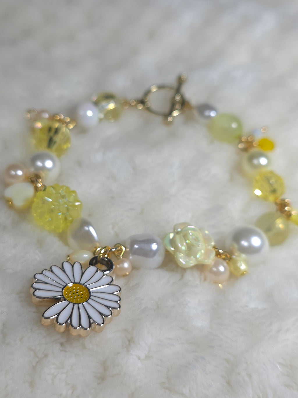 Sunlit Daisy Clustered Charm Bracelet