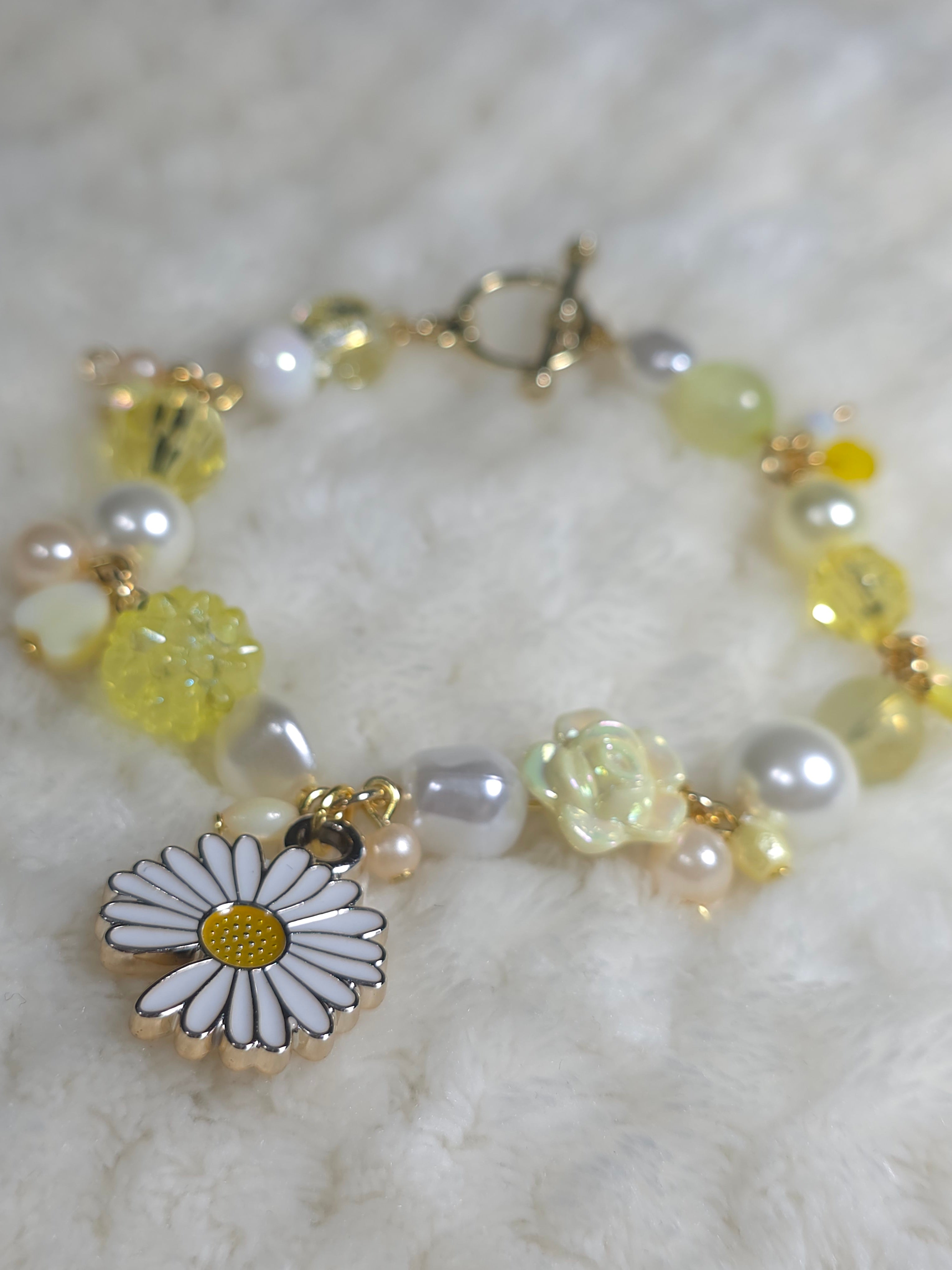 Sunlit Daisy Clustered Charm Bracelet